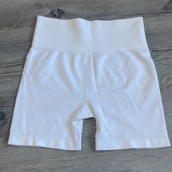 White high waisted biker shorts from forever 21 - Picture 2 of 3